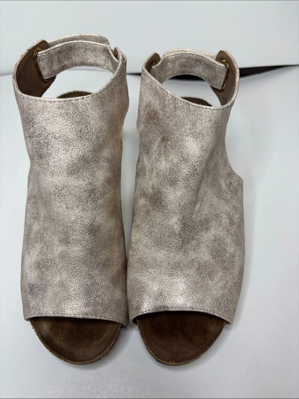 Boutique by Corky size 7 Peep-Toe Slingback Wedge in Shimmery Taupe